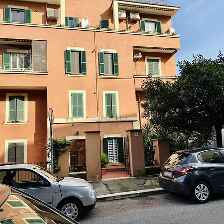 Trastevere Hill Colosseum Apartment *