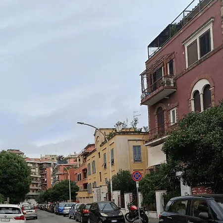 Trastevere Hill Colosseum *